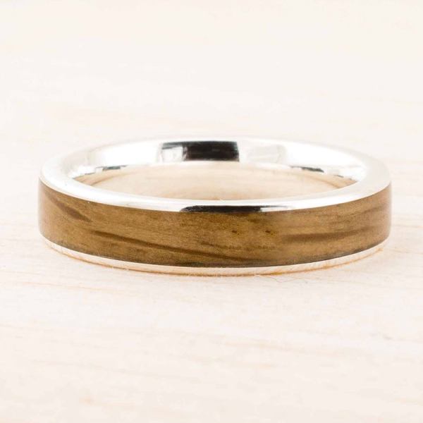 Verlobungsring mit Holz und Silber