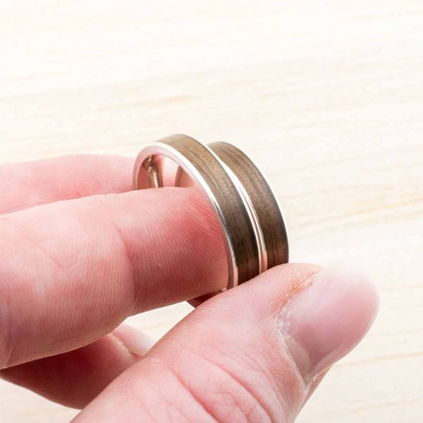 Handgefertigte Eheringe mit Holz